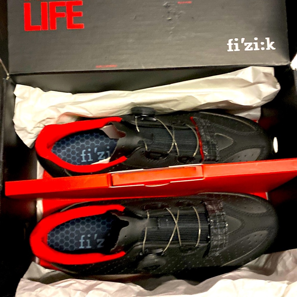 FIZIK CYCLING SHOES R3 BOA MAN BLACK & RED EU 41 US 8 1/4 NEW!!!